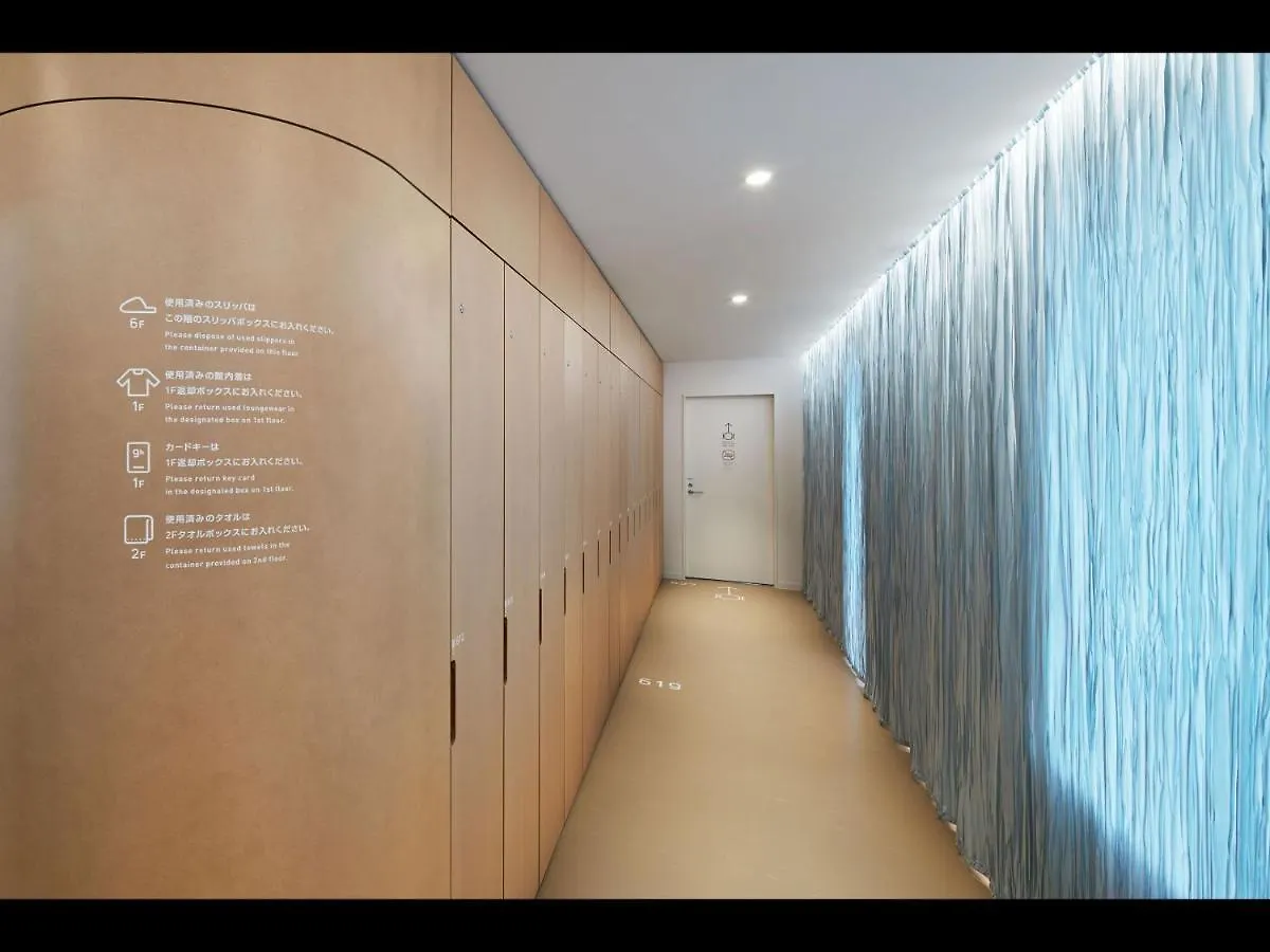 ** Hotel kapsułowy 9H Nine Hours Ningyocho Tokio Japonia